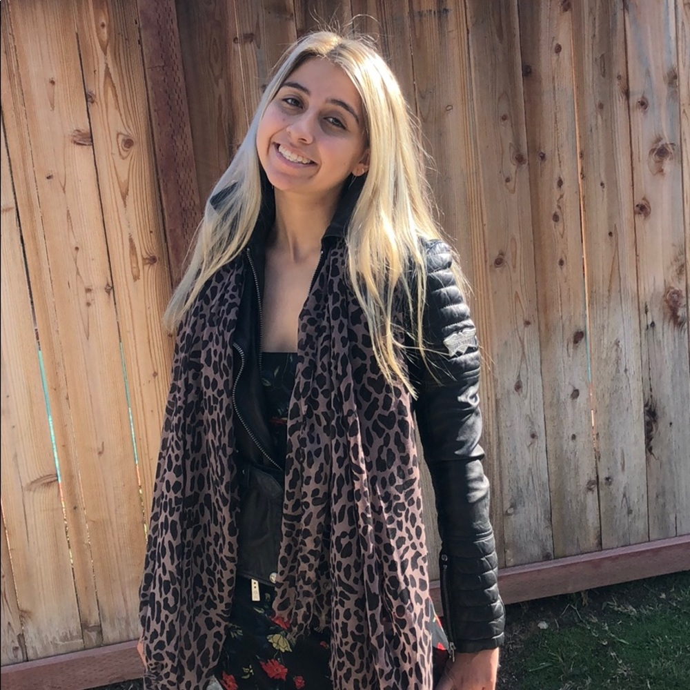 Marciano Scarf
